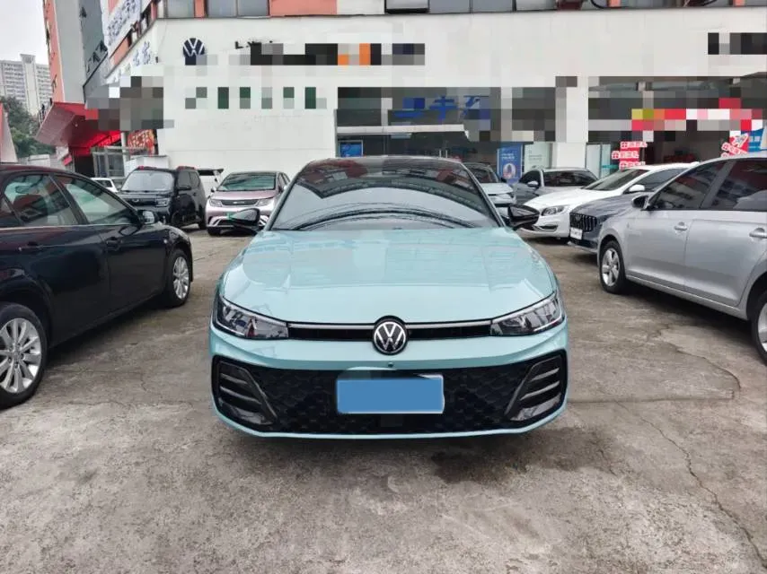 2025 Volkswagen Passat 2.0T 220HP L4 7DCT,autocango,china used car exporter,china ev exporter,chinese used car exporter,chinese used ev exporter