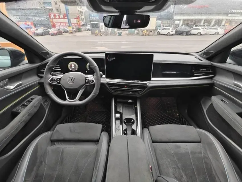 2025 Volkswagen Passat 2.0T 220HP L4 7DCT,autocango,china used car exporter,china ev exporter,chinese used car exporter,chinese used ev exporter