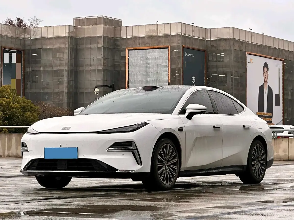 2025 Geely Galaxy Starshine 8 1.5T 163HP L4 3DHT PHEV 27.69KWH