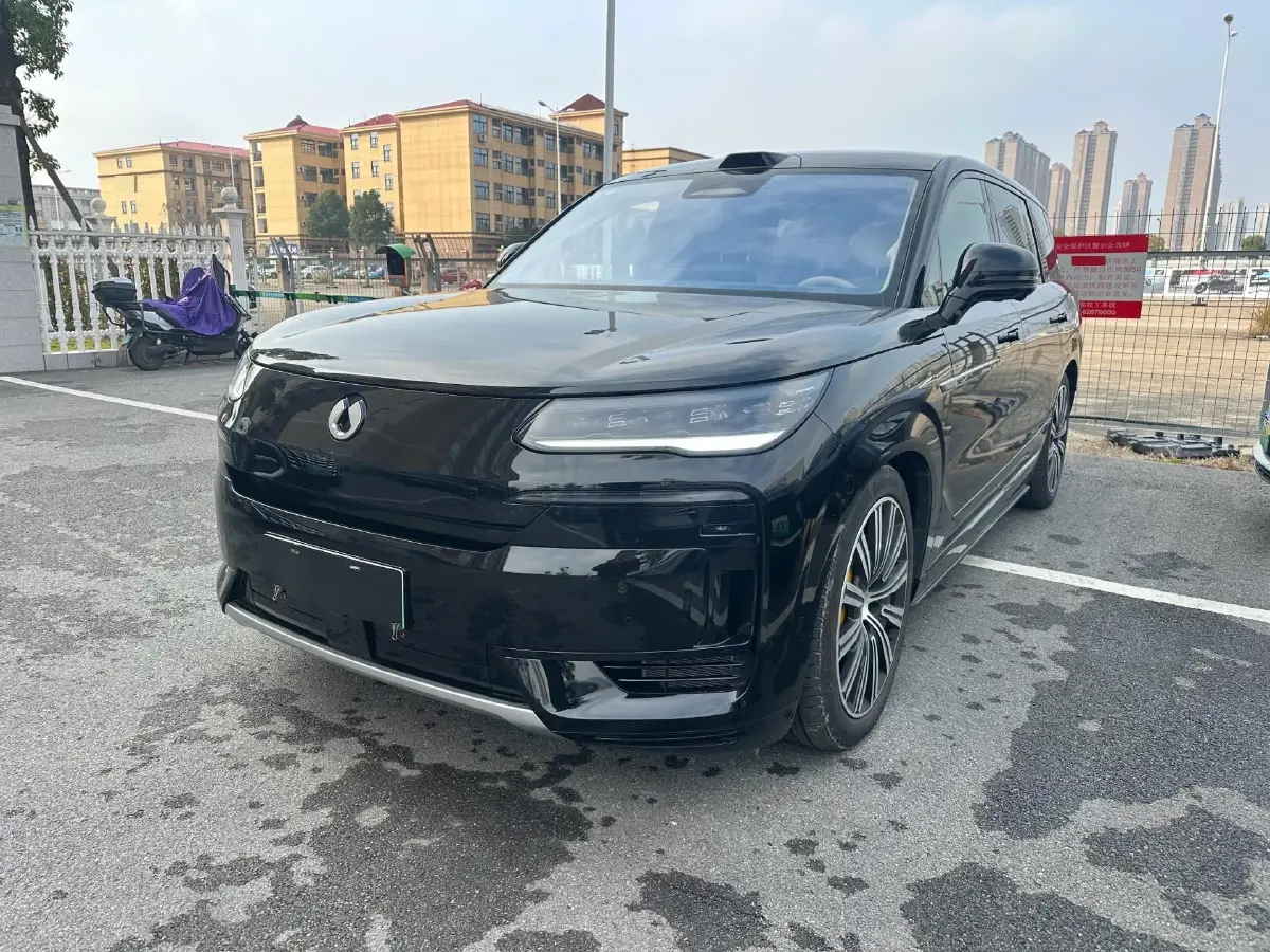 2025 Denza DenzaN9 2.0T 207HP L4 E-CVT PHEV
