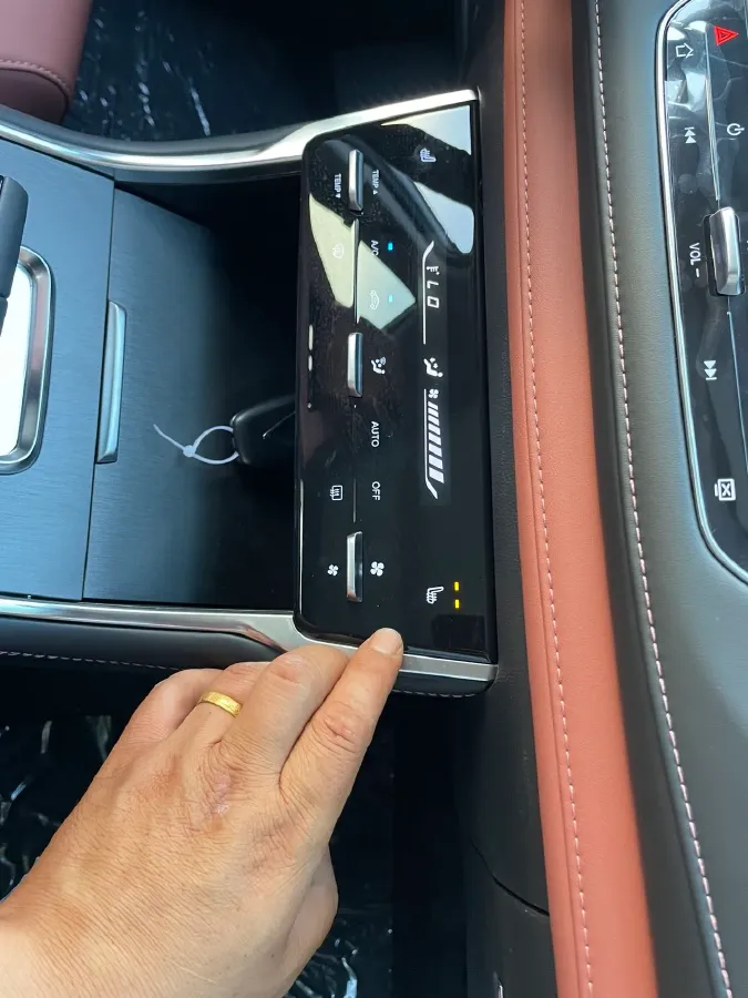 2024 ChangAn CS75 1.5T 188HP L4 7DCT,autocango,china used car exporter,china ev exporter,chinese used car exporter,chinese used ev exporter