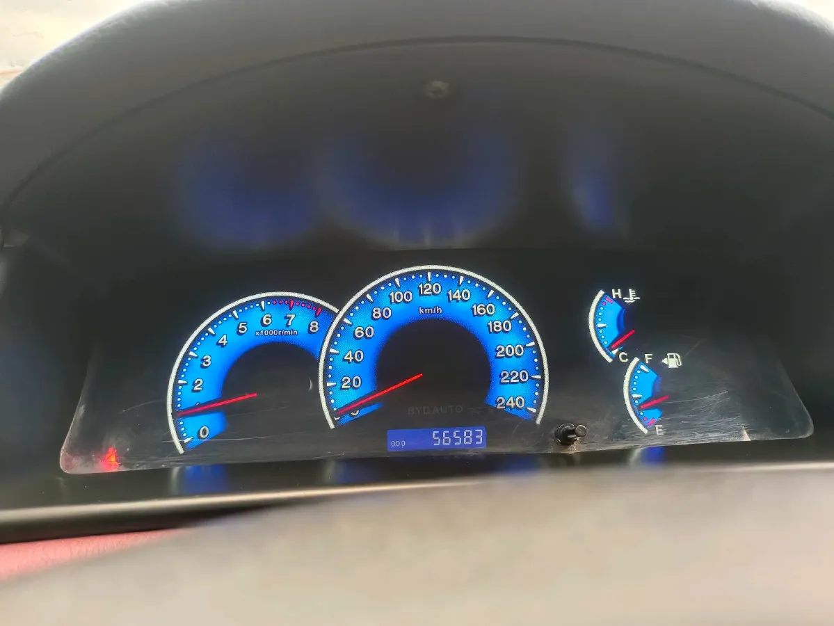 2013 FAW Vita V5 1.5L 102HP L4 5MT,autocango,china used car exporter,china ev exporter,chinese used car exporter,chinese used ev exporter