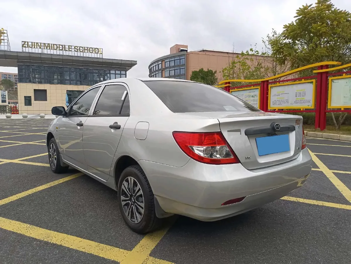 2013 FAW Vita V5 1.5L 102HP L4 5MT,autocango,china used car exporter,china ev exporter,chinese used car exporter,chinese used ev exporter