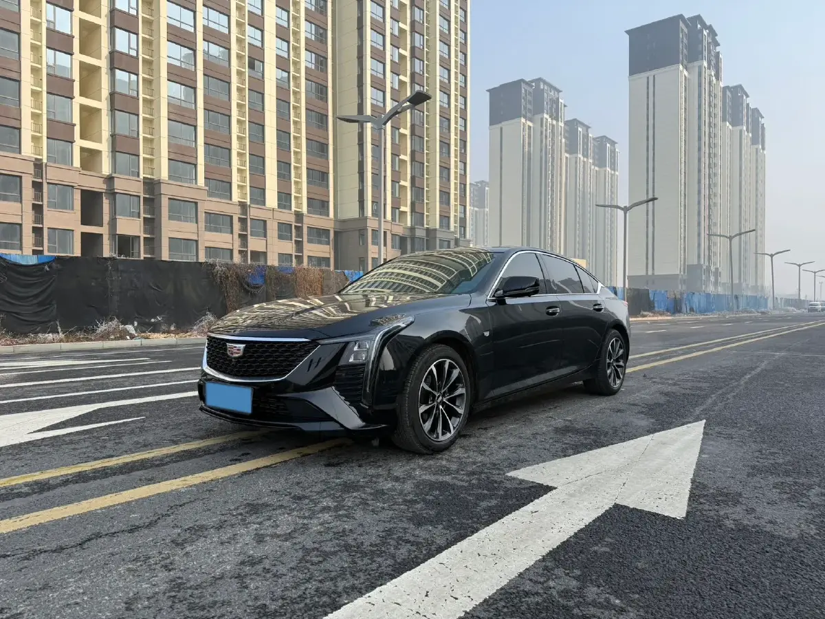 2025 Cadillac CT5 2.0T 237HP L4 10AT