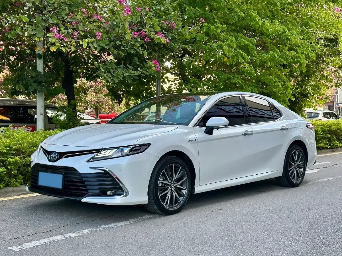 2023 Toyota Camry 2.5L 178HP L4 E-CVT Hybrid