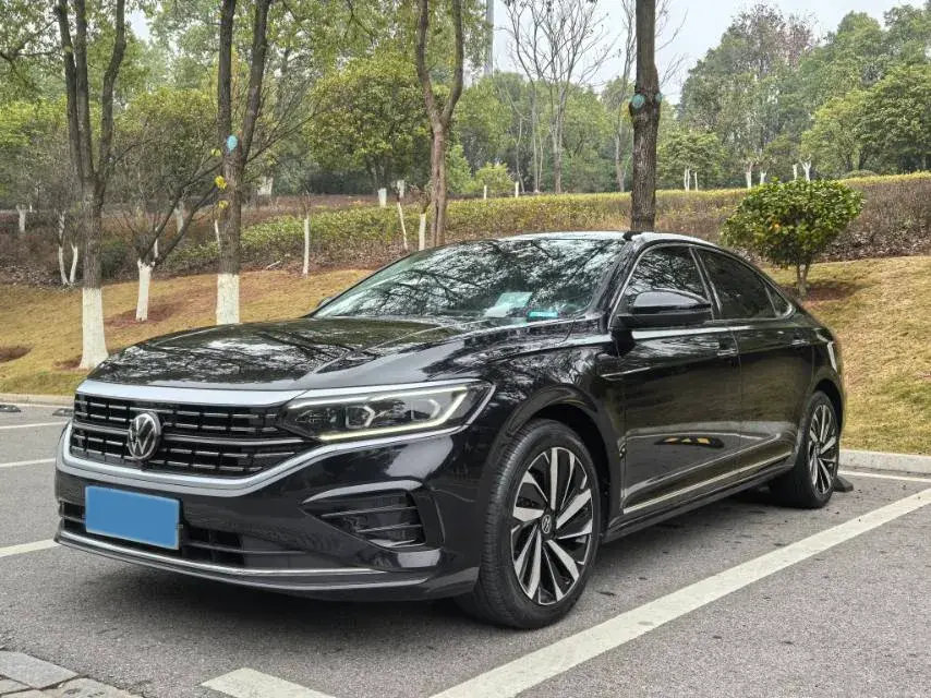 2023 Volkswagen Passat 2.0T 220HP L4 7DCT