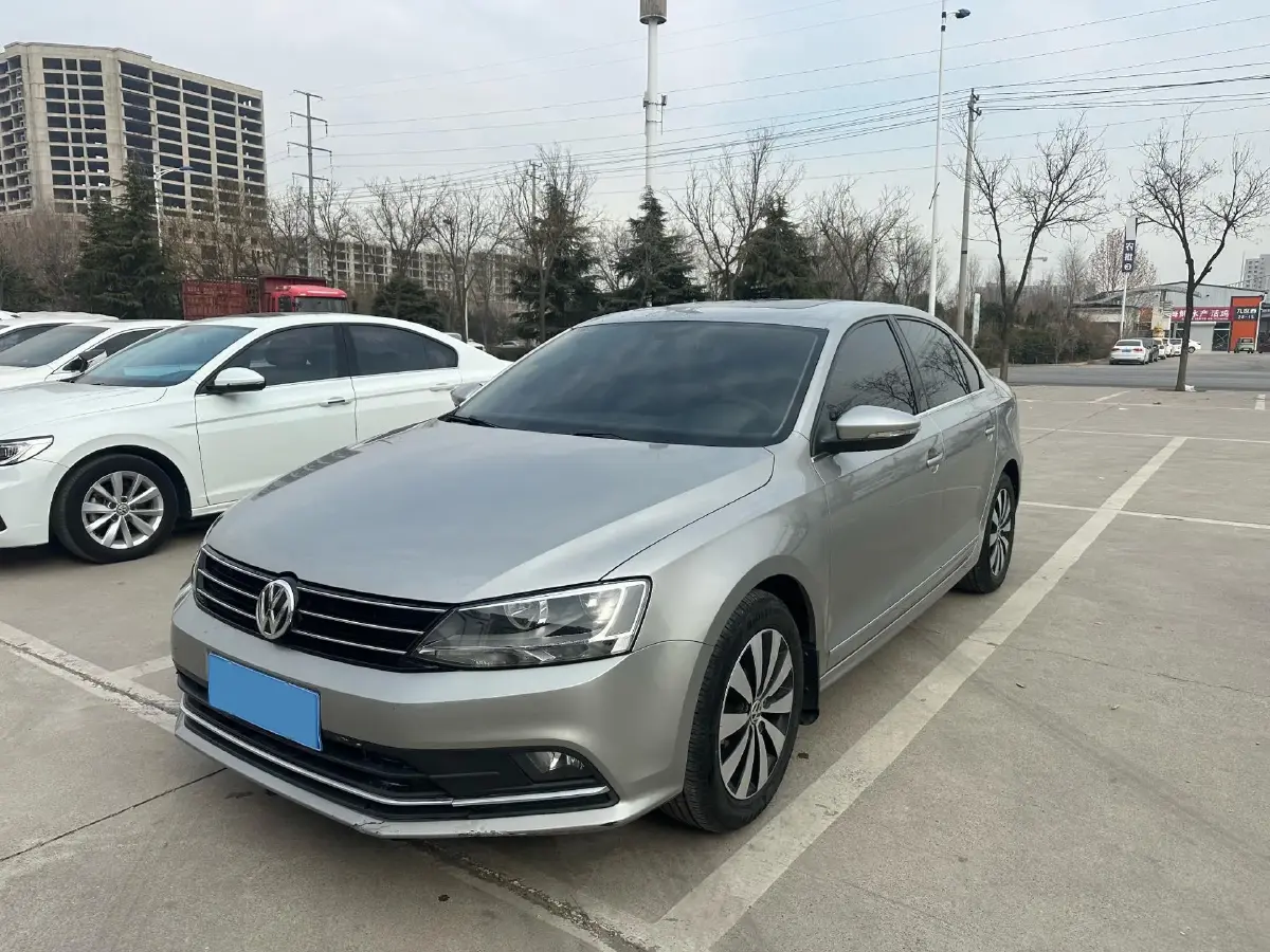 2018 Volkswagen Sagitar 1.2T 110HP L4 7DCT