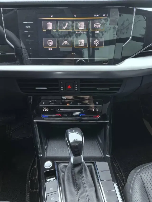 2024 Volkswagen Passat 2.0T 186HP L4 7DCT,autocango,china used car exporter,china ev exporter,chinese used car exporter,chinese used ev exporter