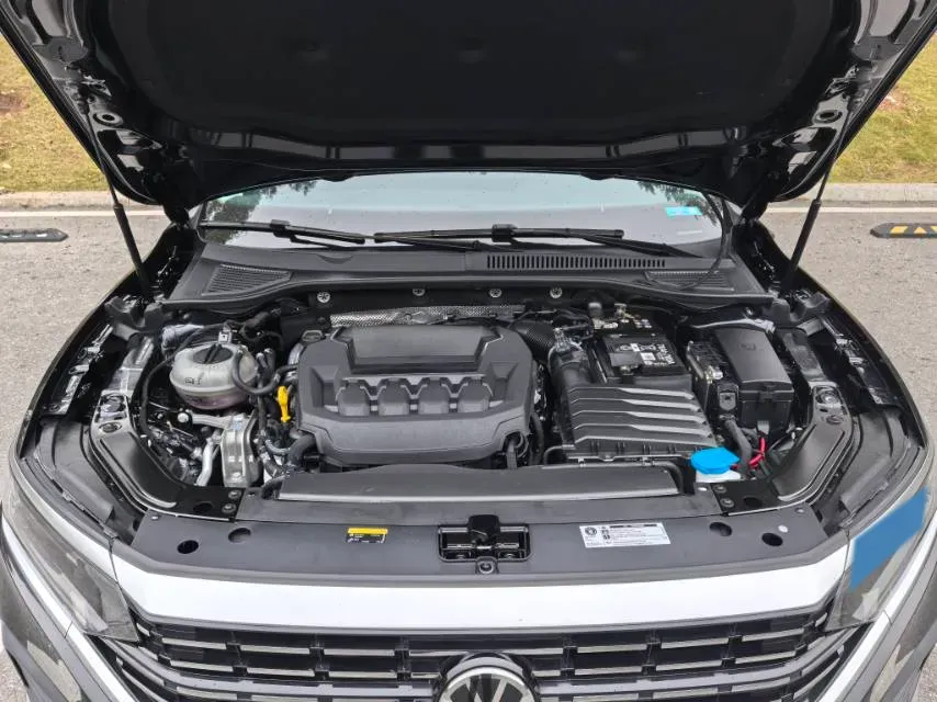 2024 Volkswagen Passat 2.0T 186HP L4 7DCT,autocango,china used car exporter,china ev exporter,chinese used car exporter,chinese used ev exporter