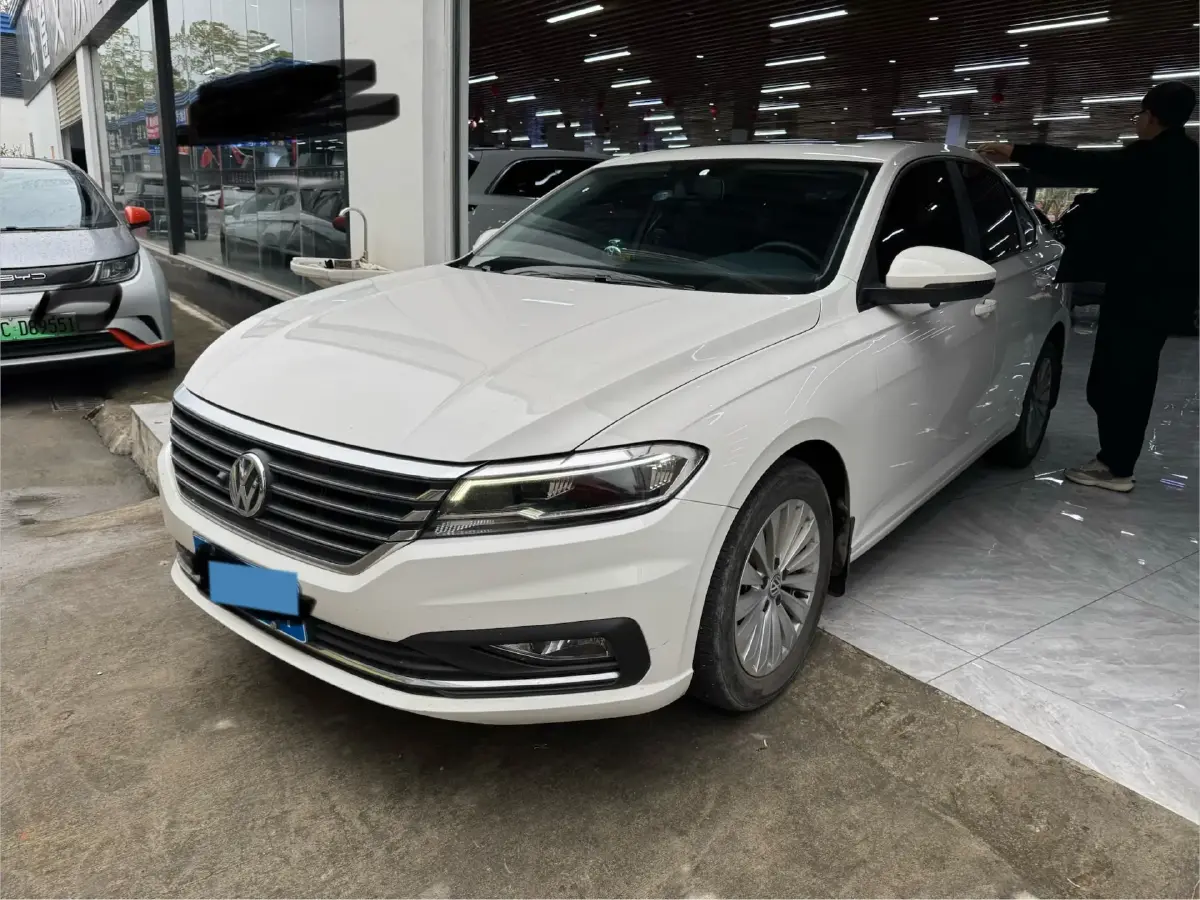 2019 Volkswagen Sagitar 1.2T 116HP L4 7DCT