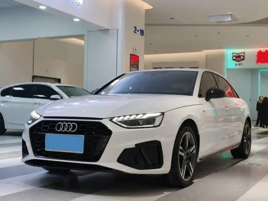 2022 Audi A4L 2.0T 190HP L4 7DCT