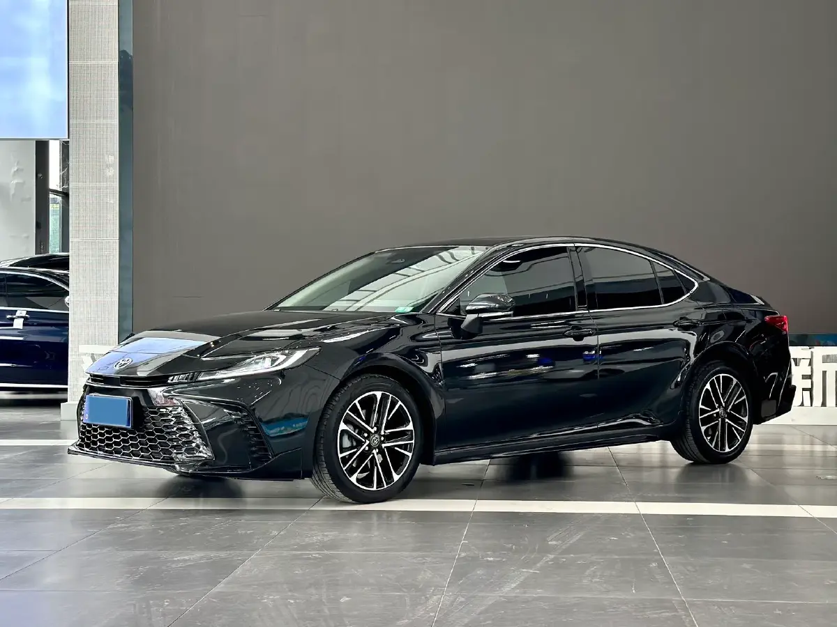 2026 Toyota Camry 2.0L 152HP L4 E-CVT Hybrid