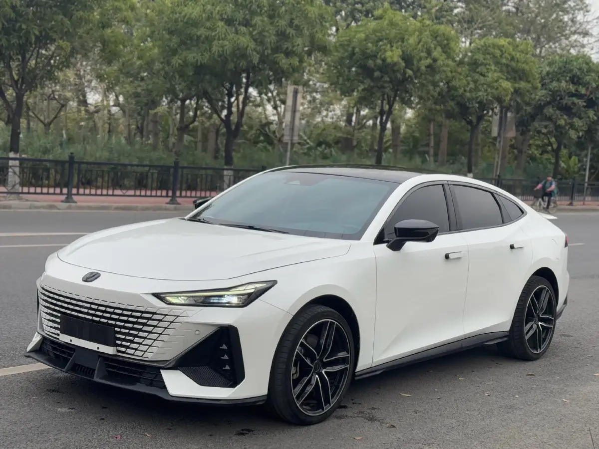 2023 ChangAn UNI-V iDD 1.5T 170HP L4 6TCT PHEV 18.4KWH