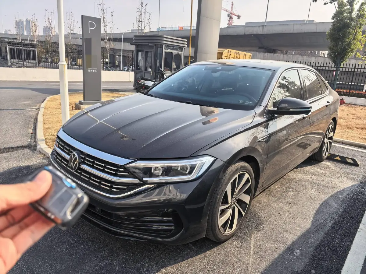 2023 Volkswagen Sagitar 1.5T 160HP L4 7DCT