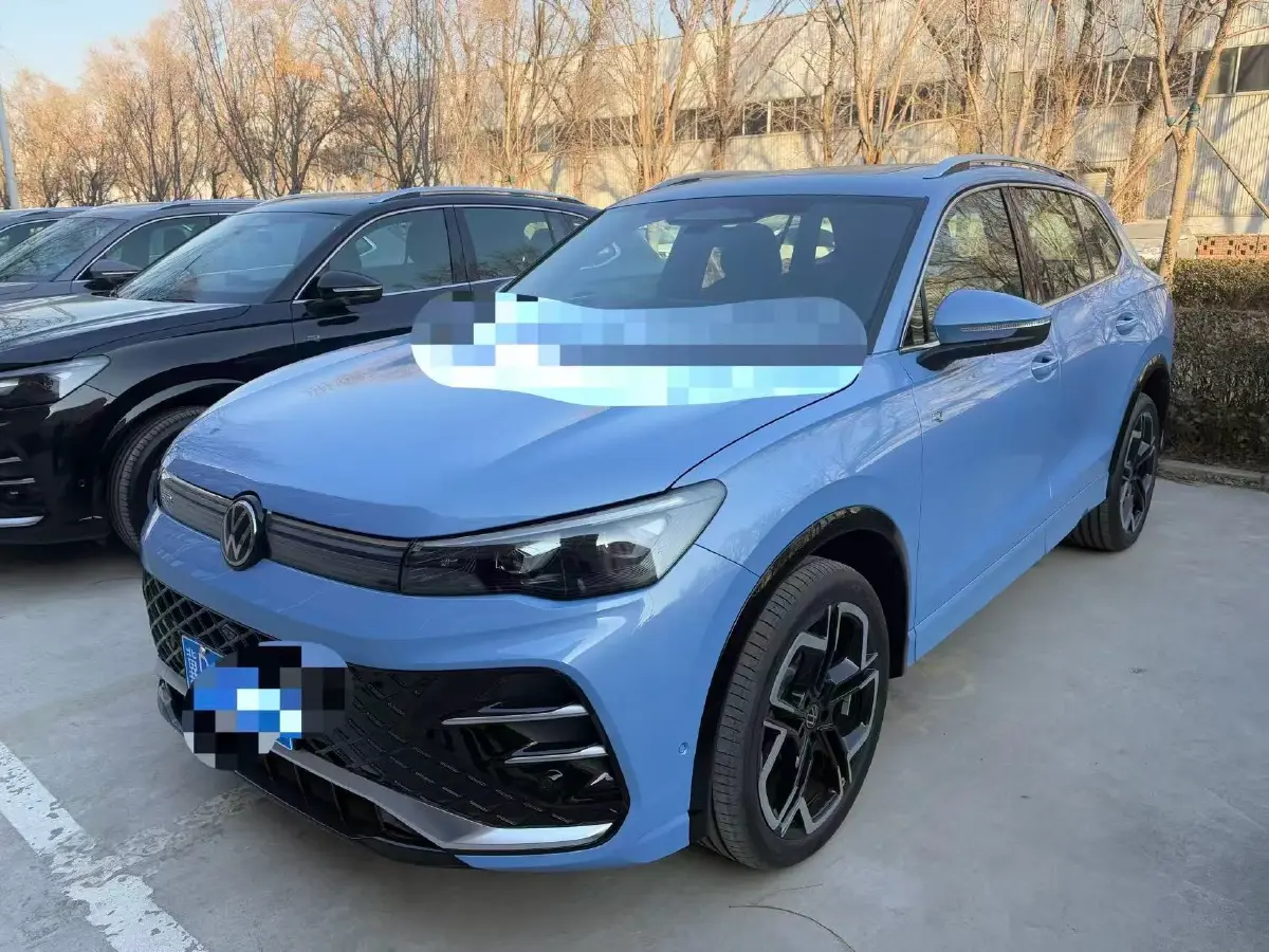 2025 Volkswagen Tiguan L 2.0T 220HP L4 7DCT