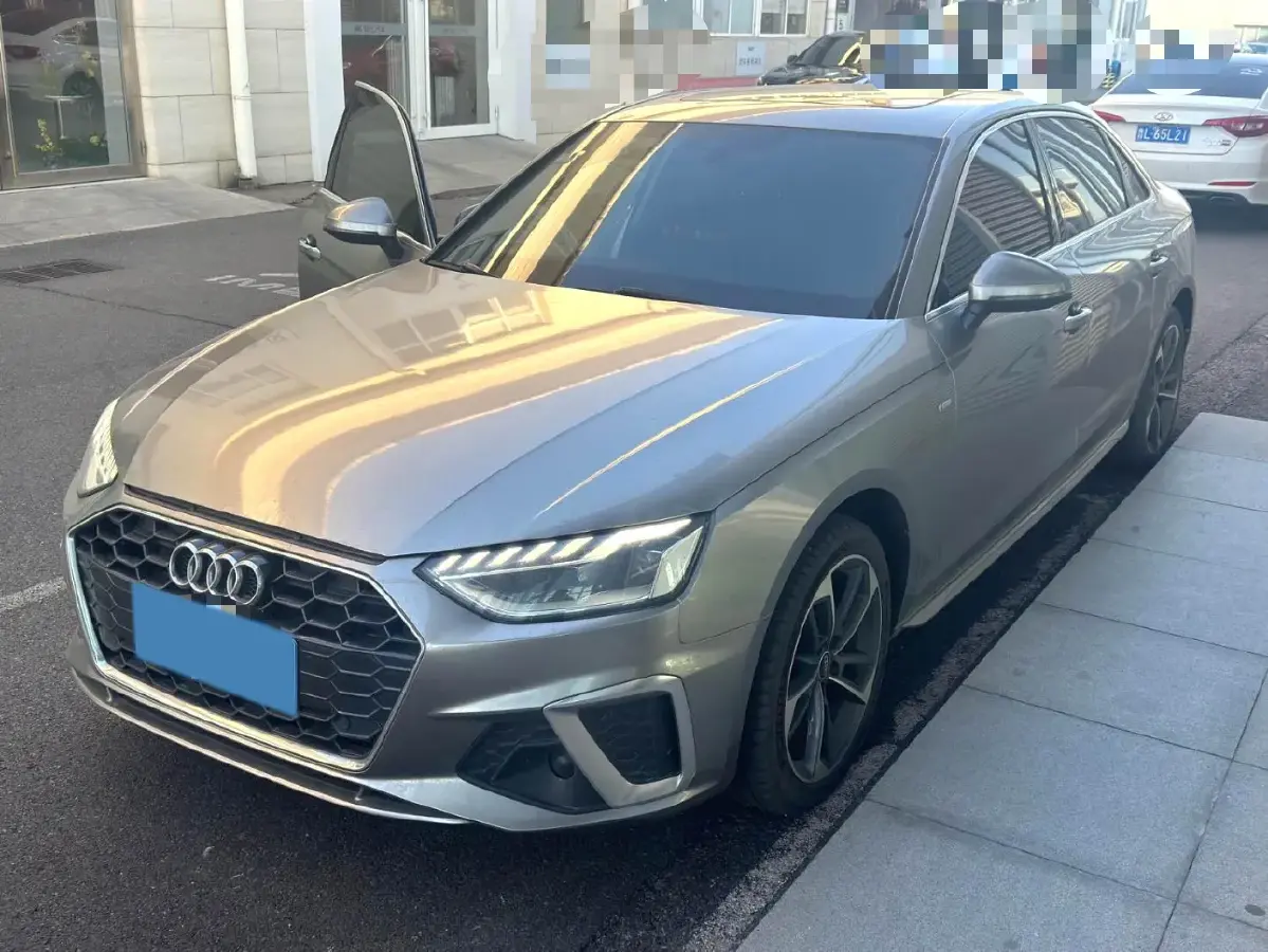 2022 Audi A4L 2.0T 190HP L4 7DCT