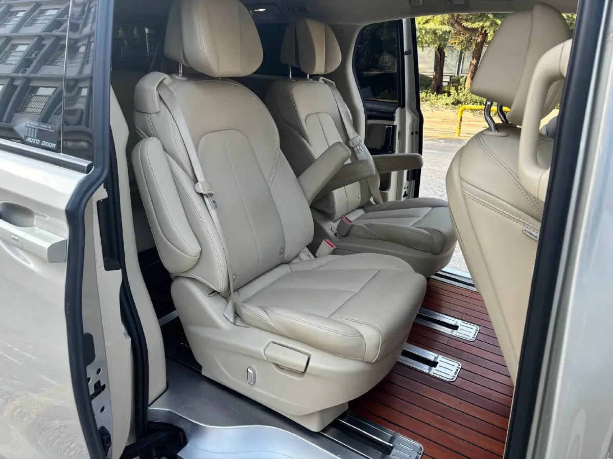 2023 Buick GL8 2.0T 237HP L4 9AT,autocango,china used car exporter,china ev exporter,chinese used car exporter,chinese used ev exporter