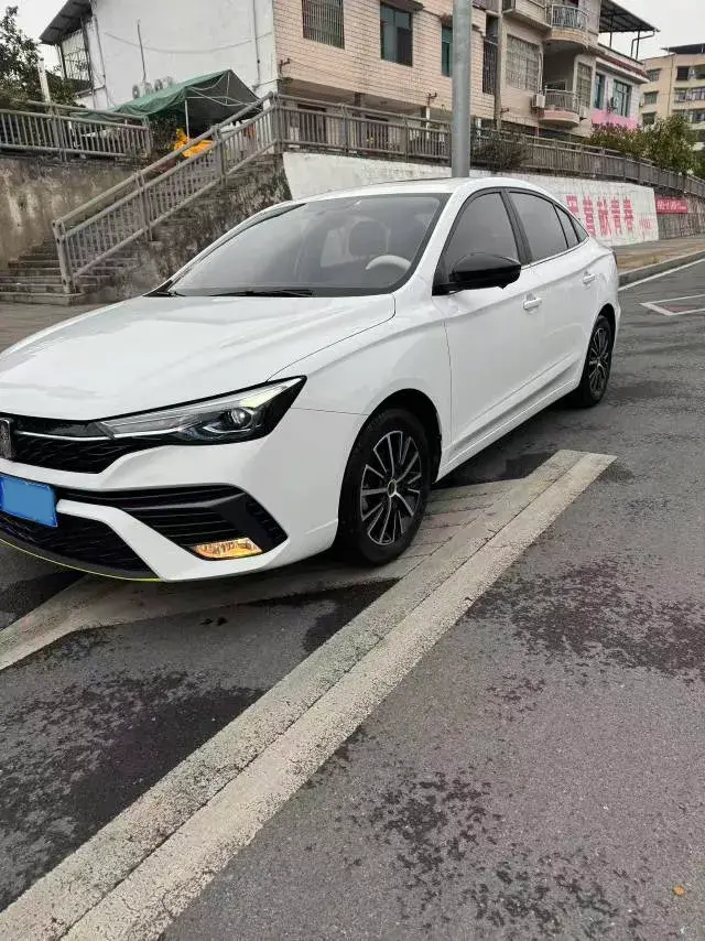 2021 Roewe i5 1.5L 120HP L4 CVT