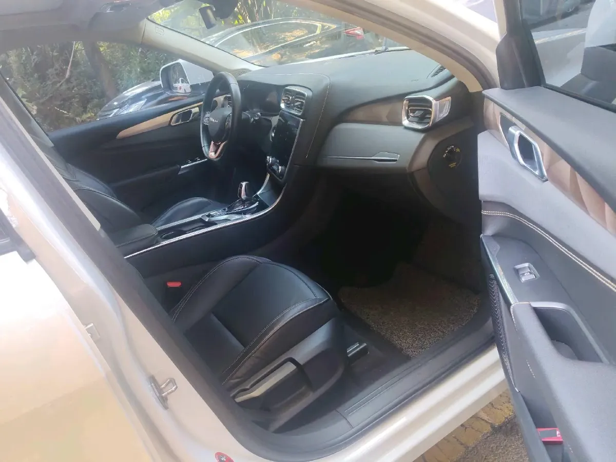 2017 Zotye SR9 2.0T 190HP L4 6DCT,autocango,china used car exporter,china ev exporter,chinese used car exporter,chinese used ev exporter