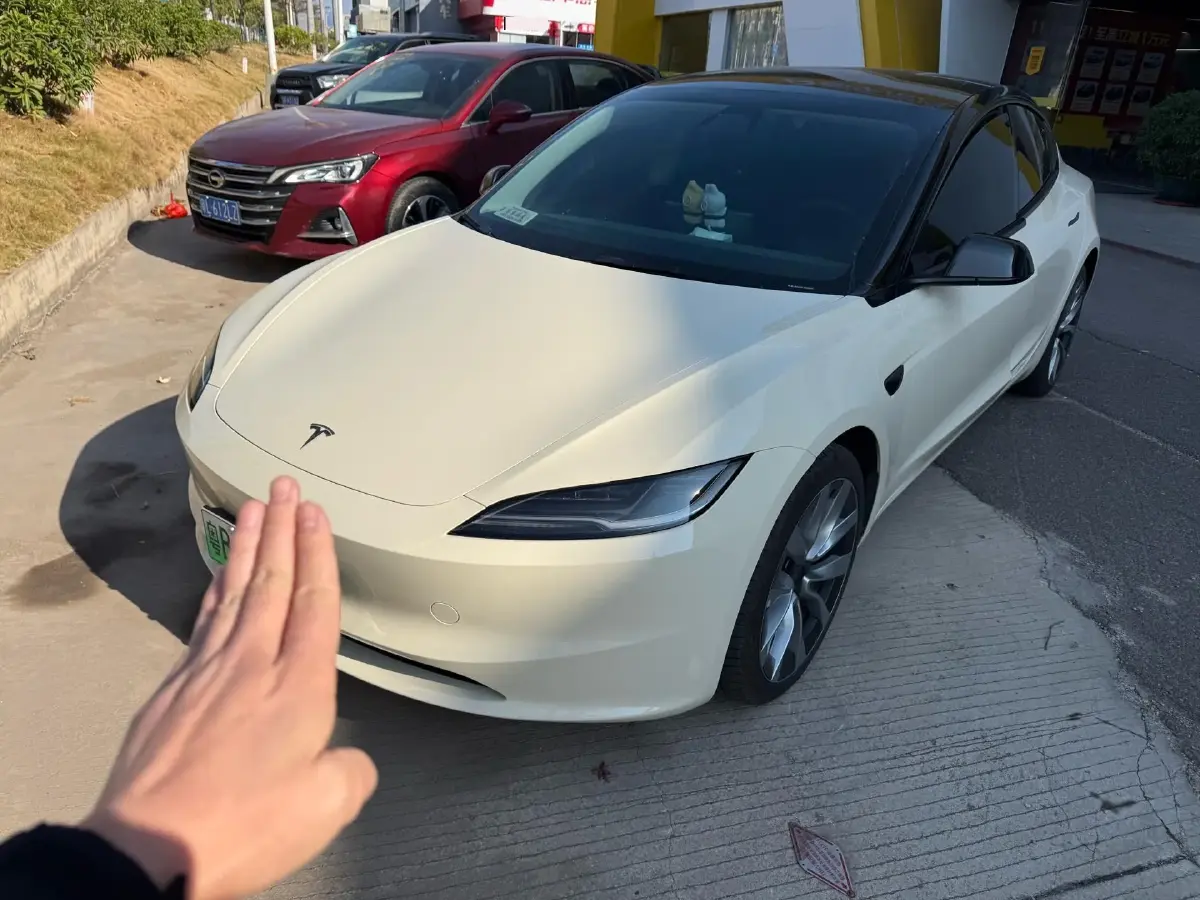 2025 Tesla Model 3 BEV 62.5KWH