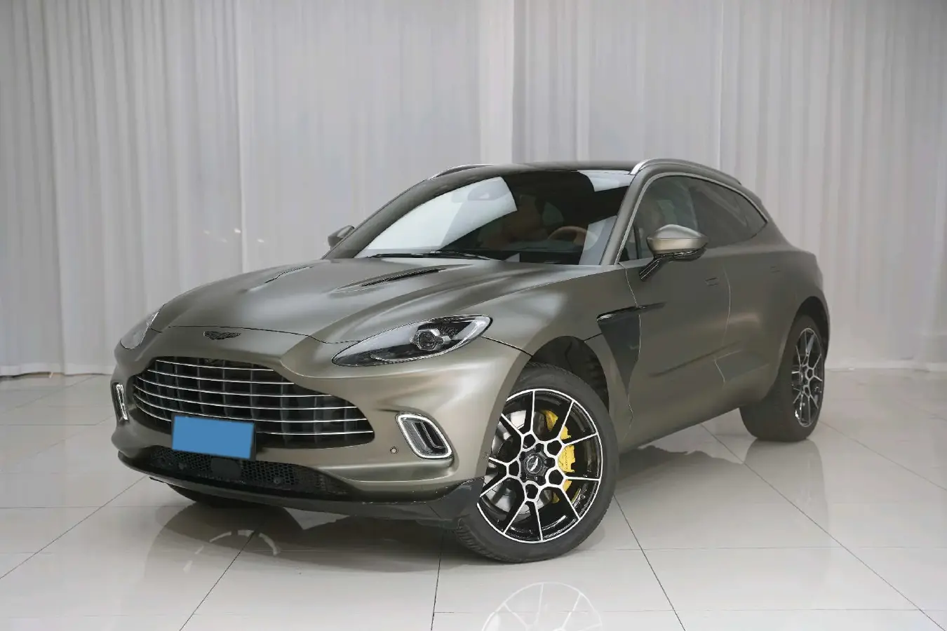 2021 Aston Martin DBX 4.0T 550HP V8 9AT
