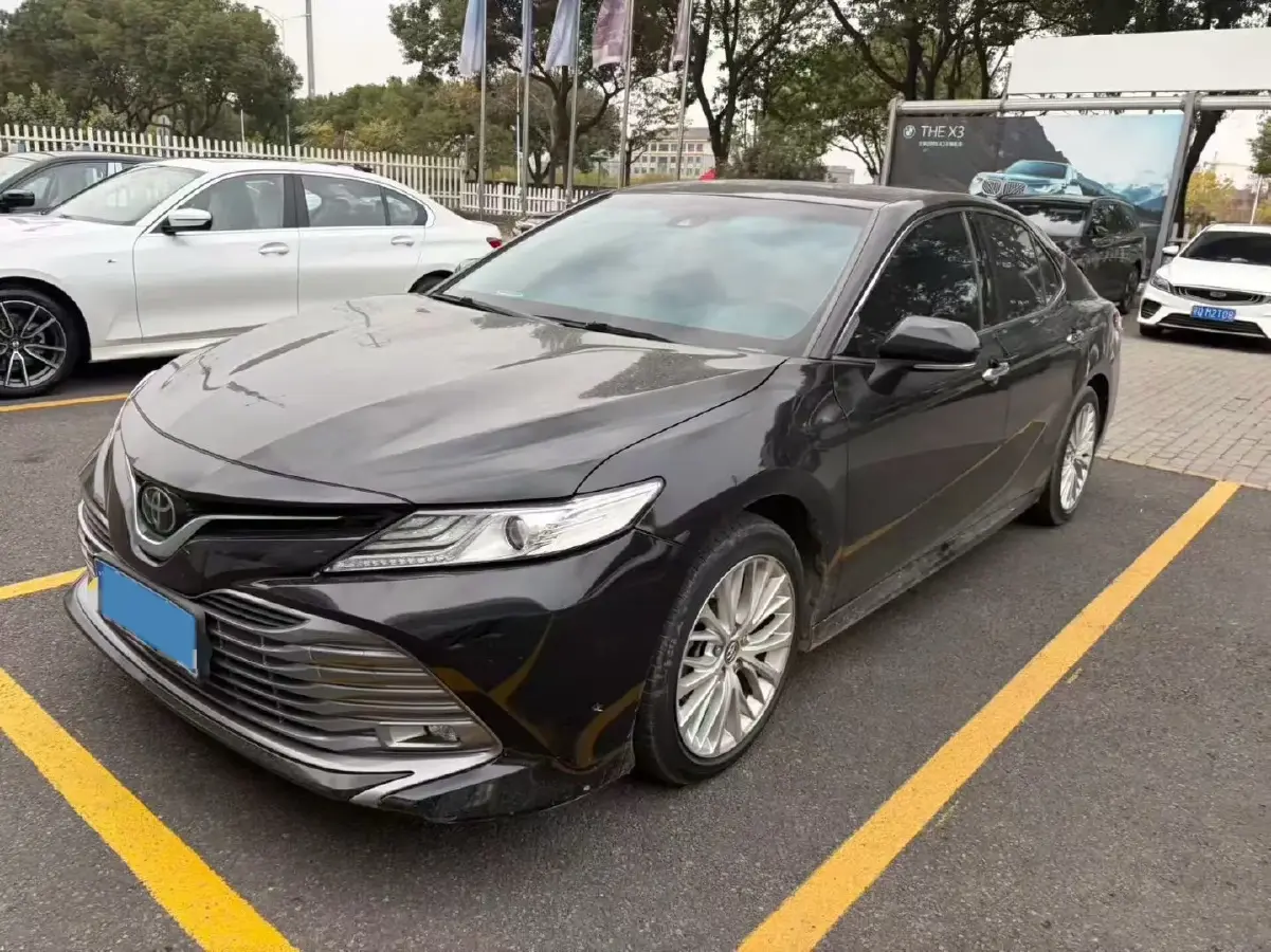 2019 Toyota Camry 2.5L 209HP L4 8AT