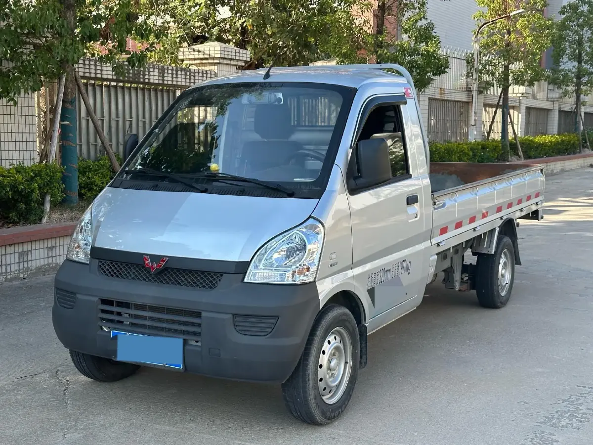 2022 WuLing RongGuang Mini Truck 1.5L 99HP L4 5MT