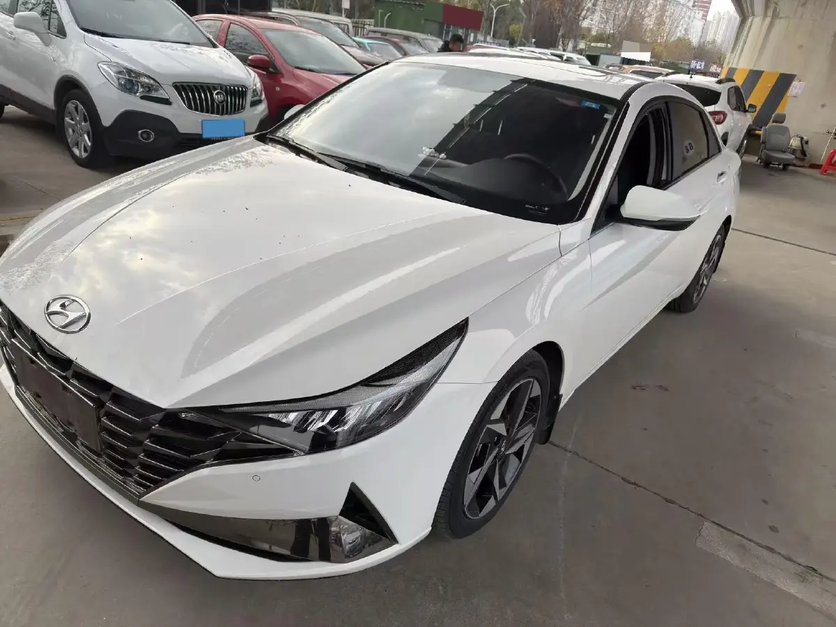 2022 Hyundai Elantra 1.5L 115HP L4 CVT