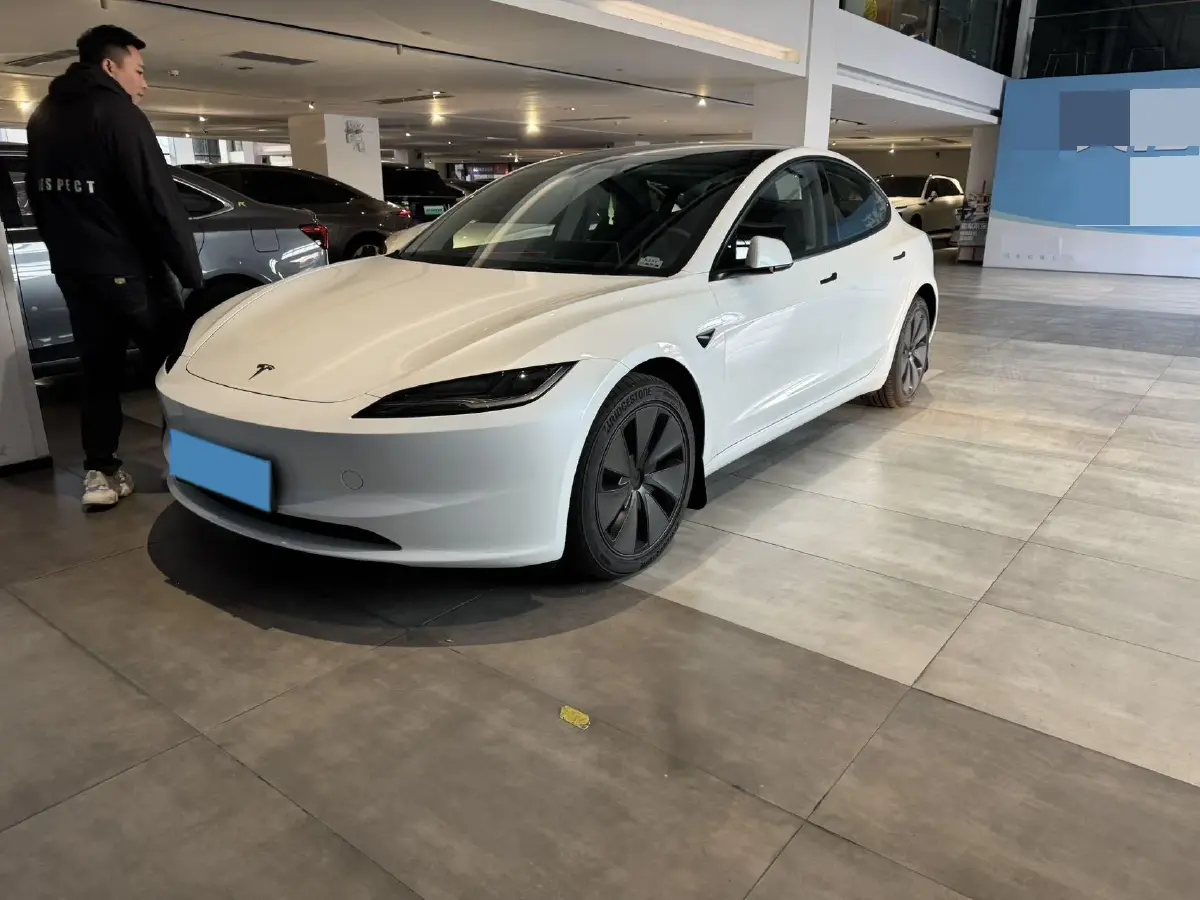 2025 Tesla Model 3 BEV 62.5KWH
