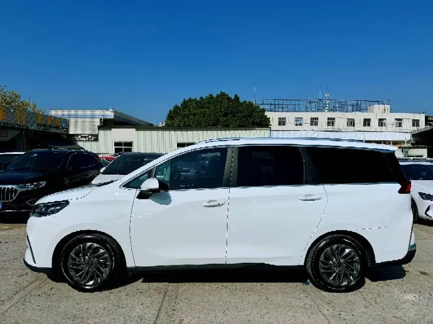 2022 MAXUS Euniq 5 BEV 70KWH,autocango,china used car exporter,china ev exporter,chinese used car exporter,chinese used ev exporter