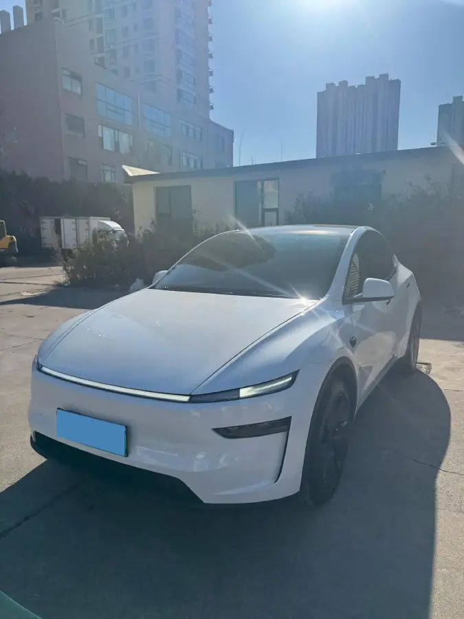 2025 Tesla Model Y BEV 62.5KWH