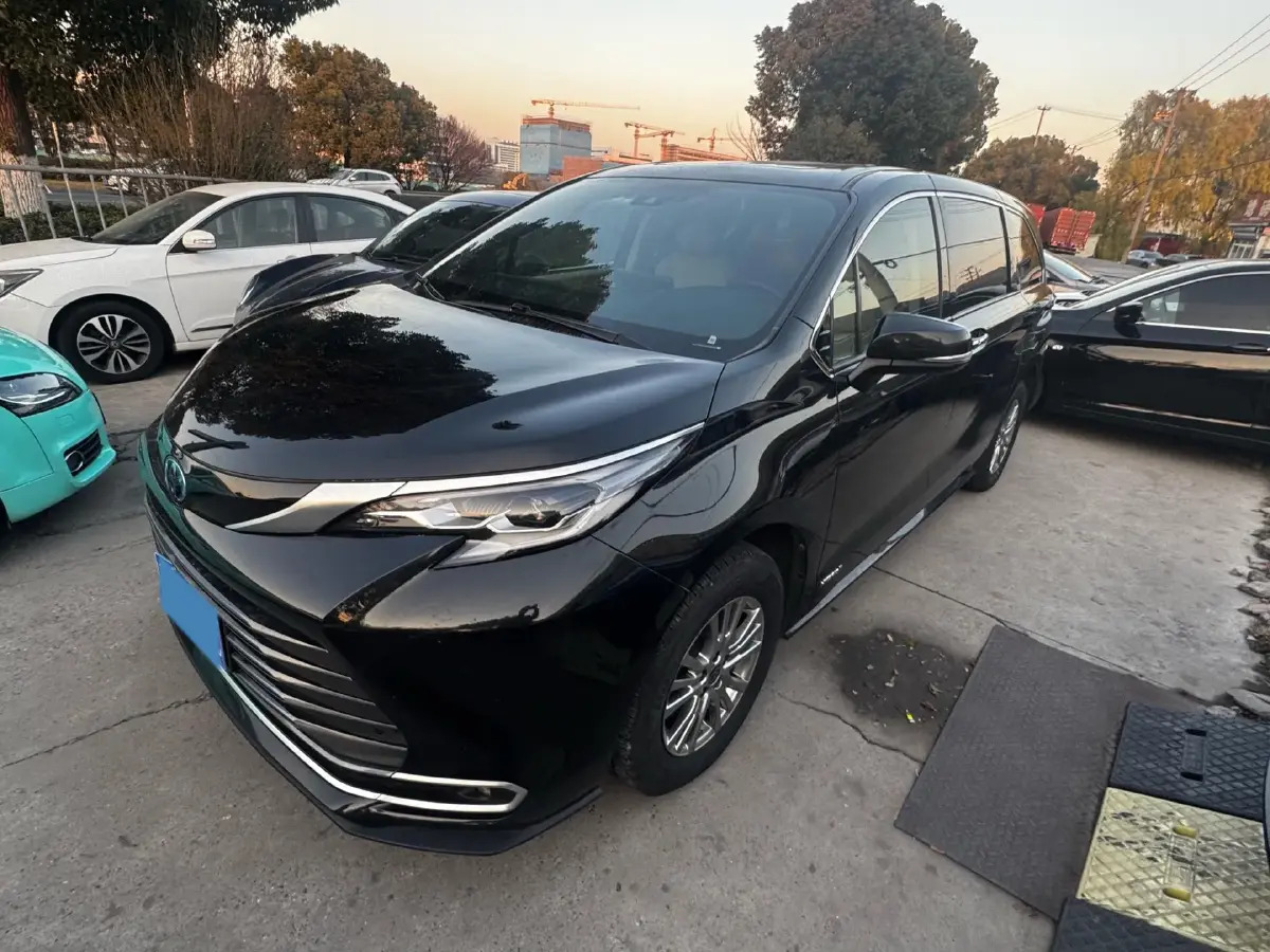 2021 Toyota Sienna 2.5L 192HP L4 E-CVT Hybrid