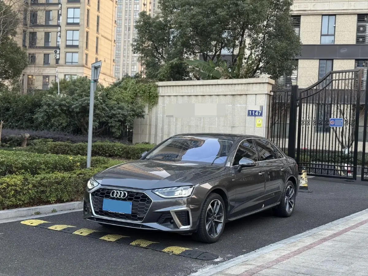 2022 Audi A4L 2.0T 190HP L4 7DCT