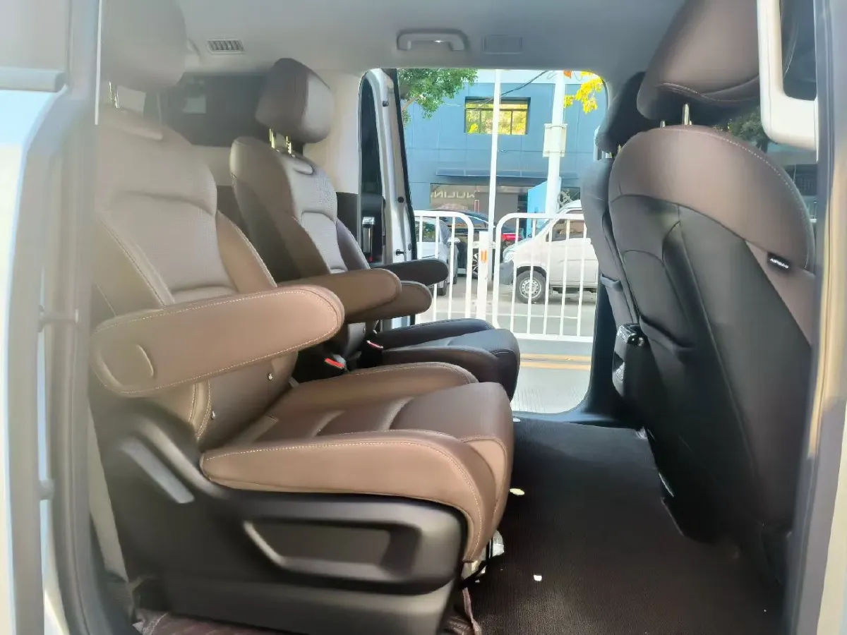 2025 WuLing XingGuang 730 1.5T 177HP L4 CVT,autocango,china used car exporter,china ev exporter,chinese used car exporter,chinese used ev exporter