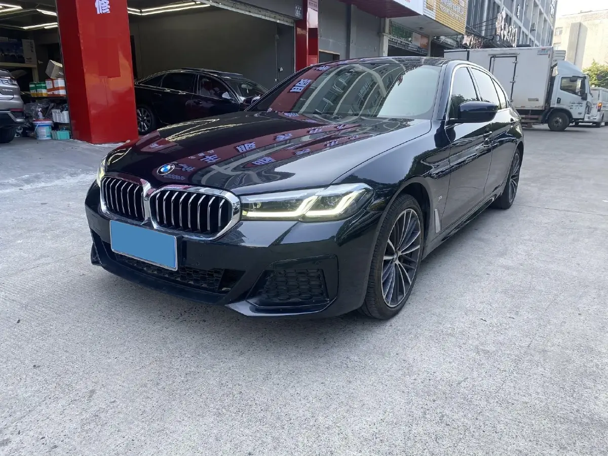 2022 BMW 5 Series 2.0T 252HP L4 8AT