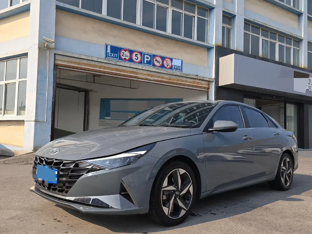 2022 Hyundai Elantra 1.5L 115HP L4 CVT