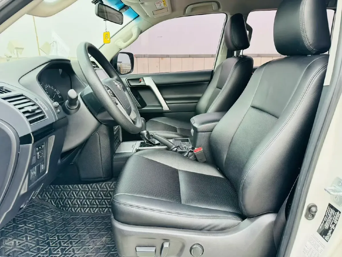 2020 Toyota Yaris 1.6T 261HP L3 6MT,autocango,china used car exporter,china ev exporter,chinese used car exporter,chinese used ev exporter