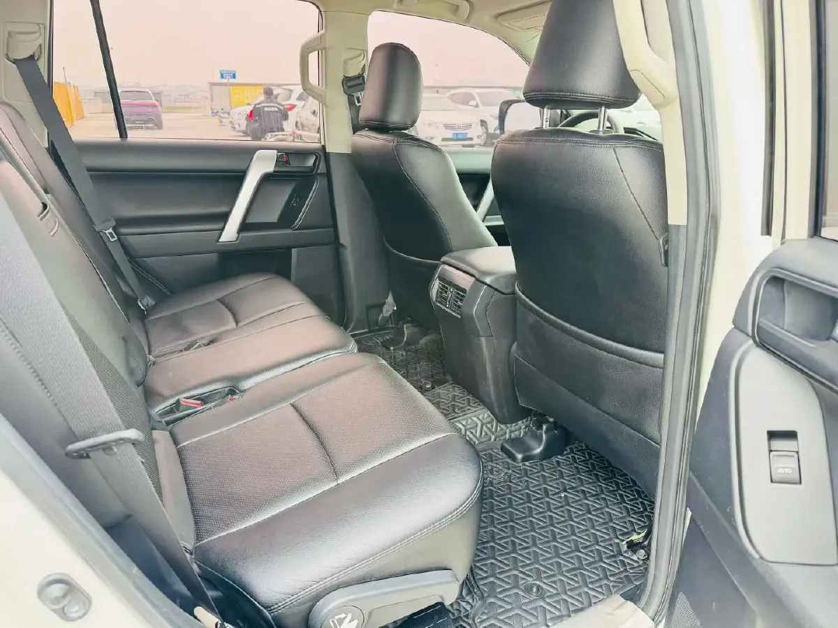 2020 Toyota Yaris 1.6T 261HP L3 6MT,autocango,china used car exporter,china ev exporter,chinese used car exporter,chinese used ev exporter