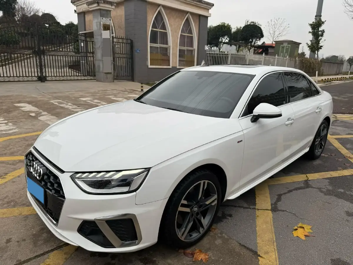 2022 Audi A4L 2.0T 190HP L4 7DCT