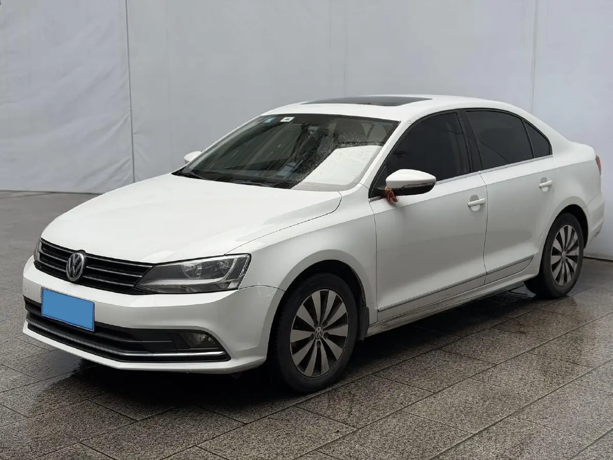 2018 Volkswagen Sagitar 1.2T 110HP L4 7DCT