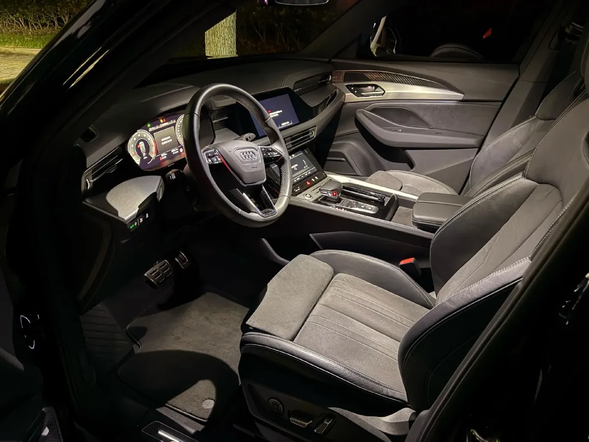 2024 Audi Q6 2.0T 231HP L4 7DCT,autocango,china used car exporter,china ev exporter,chinese used car exporter,chinese used ev exporter