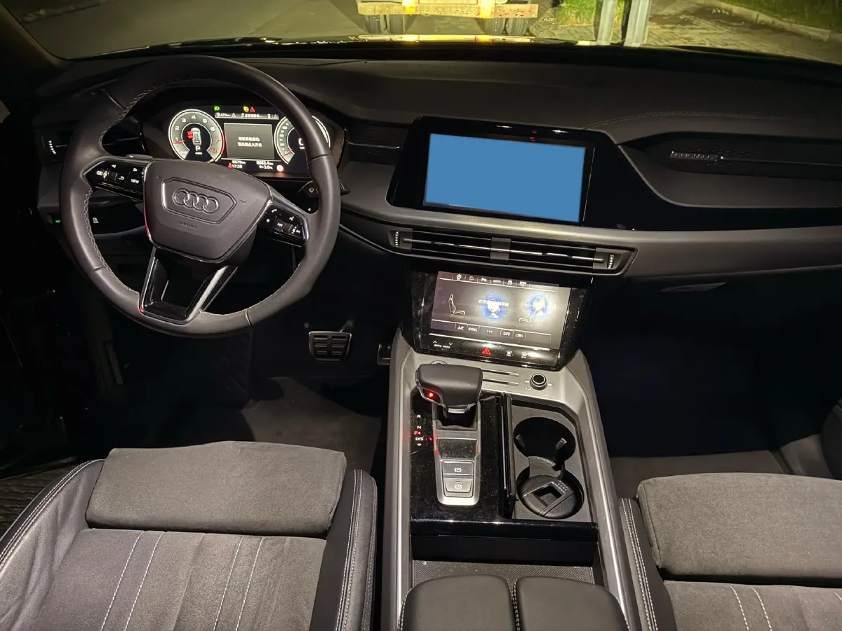 2024 Audi Q6 2.0T 231HP L4 7DCT,autocango,china used car exporter,china ev exporter,chinese used car exporter,chinese used ev exporter