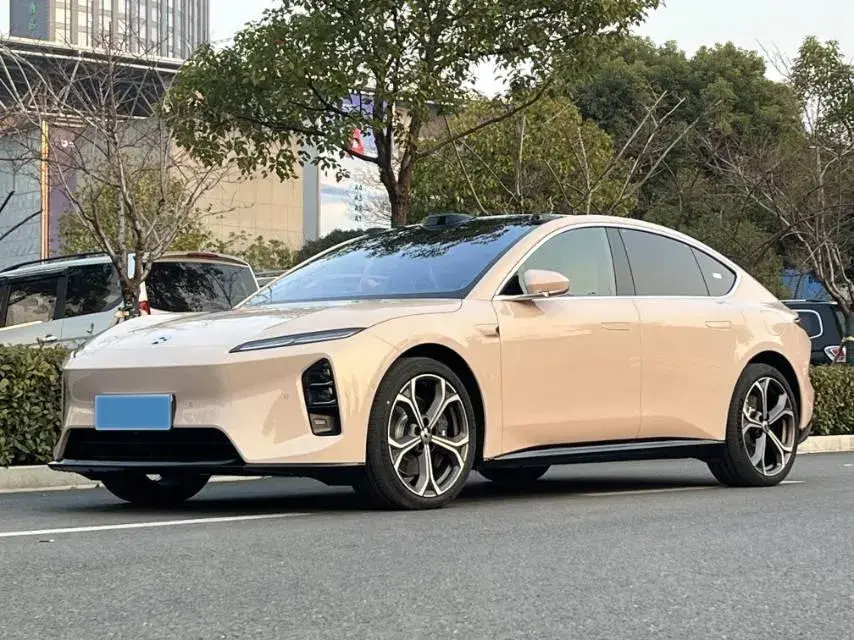 2025 NIO ET5 BEV