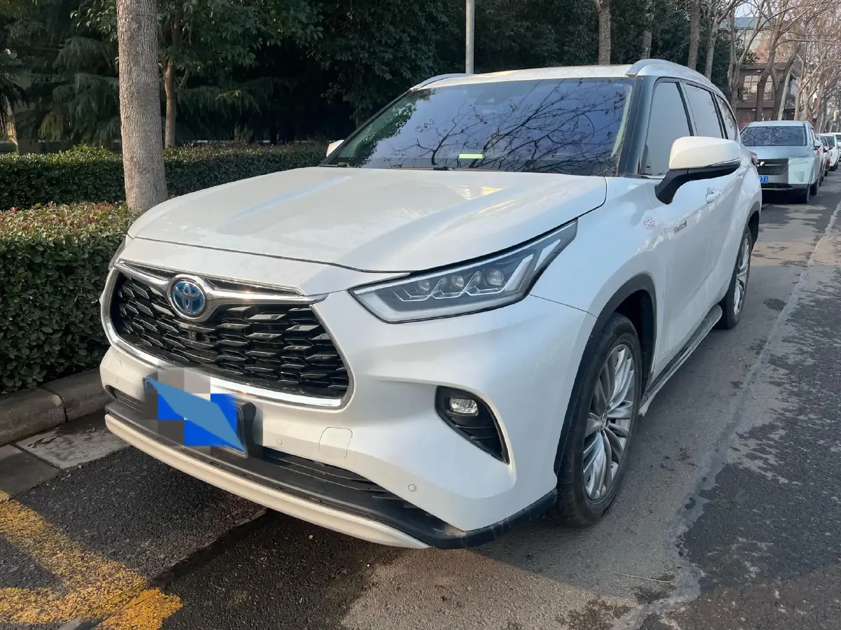 2022 Toyota Highlander 2.5L 192HP L4 E-CVT Hybrid