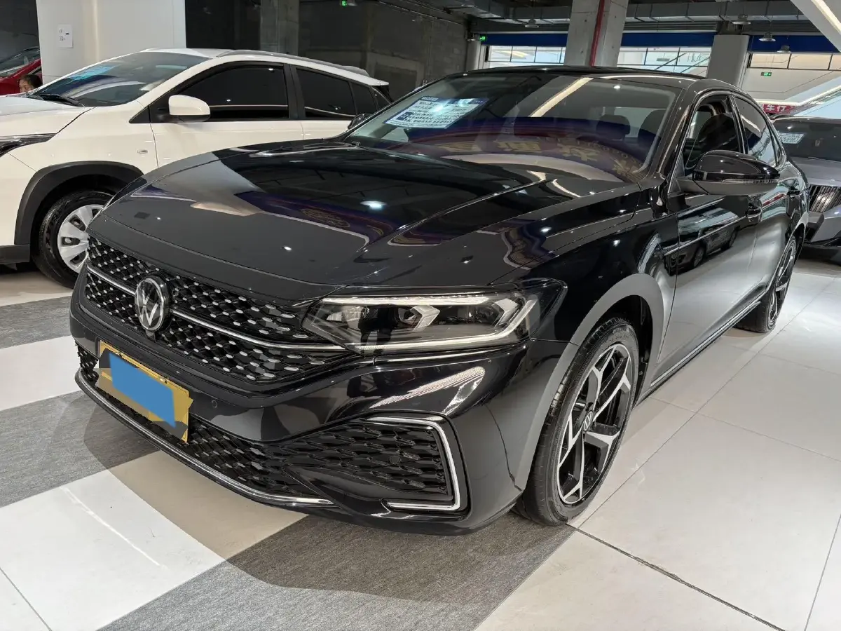 2023 Volkswagen Passat 2.0T 186HP L4 7DCT