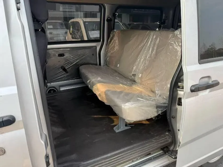 2023 WuLing RongGuang S 1.5L 102HP L4 5MT,autocango,china used car exporter,china ev exporter,chinese used car exporter,chinese used ev exporter