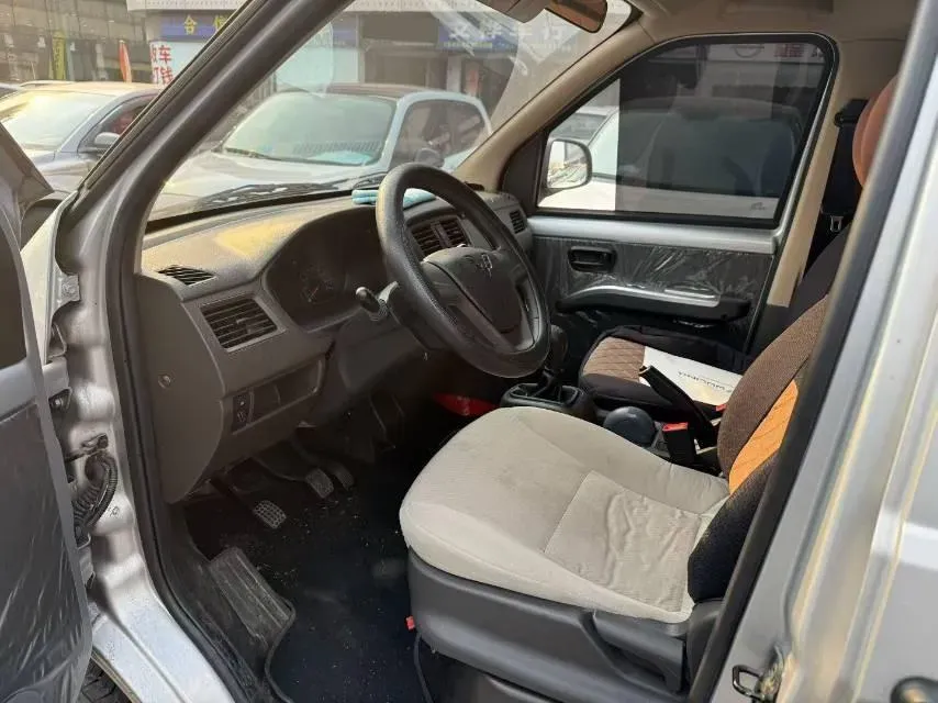 2023 WuLing RongGuang S 1.5L 102HP L4 5MT,autocango,china used car exporter,china ev exporter,chinese used car exporter,chinese used ev exporter