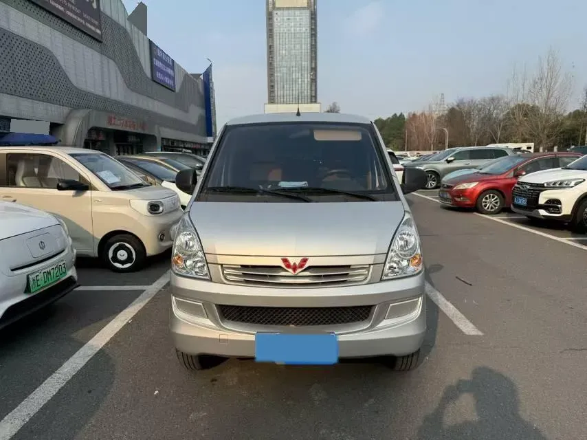 2023 WuLing RongGuang S 1.5L 102HP L4 5MT,autocango,china used car exporter,china ev exporter,chinese used car exporter,chinese used ev exporter
