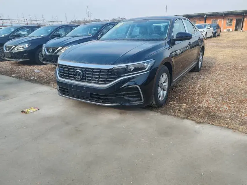 2023 Volkswagen Passat 2.0T 186HP L4 7DCT