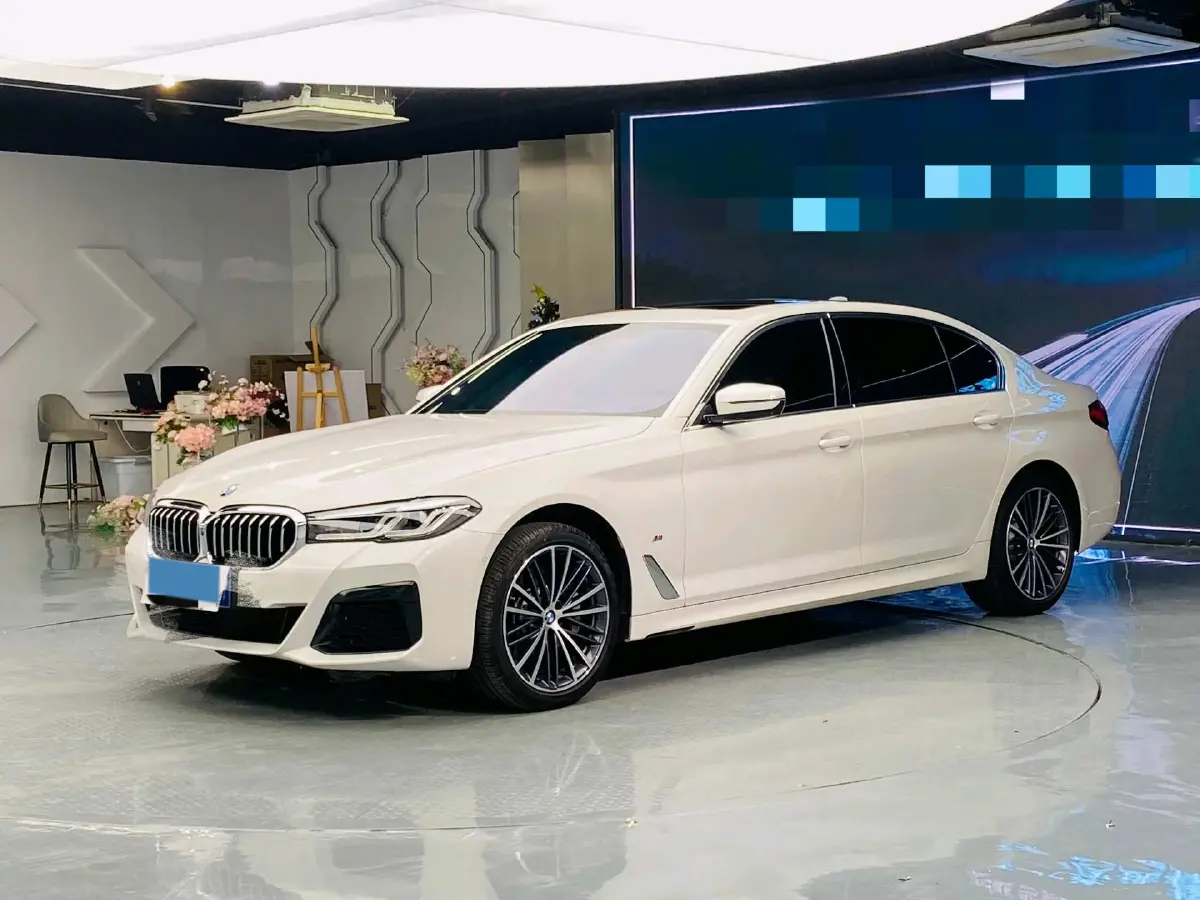 2023 BMW 5 Series 2.0T 245HP L4 8AT